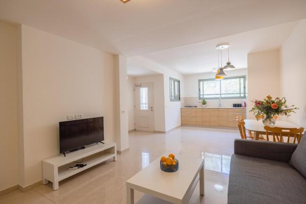 The photo shows the Desert Pearl located in the city of Beer Sheva.