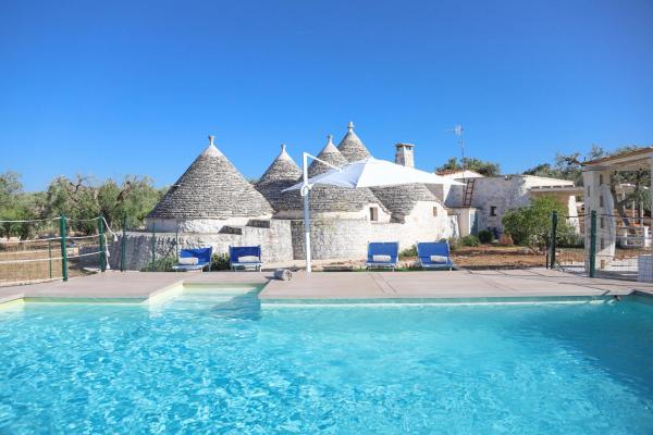På billedet ses objektet TD Trulli Albapetra Pool & Olive Trees beliggende i byen Polignano a Mare.