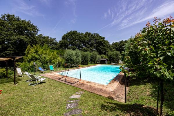 A la foto es mostra l'objecte Semidetached Villa Shared Pool - Happy Rentals situat a la ciutat de Colle.