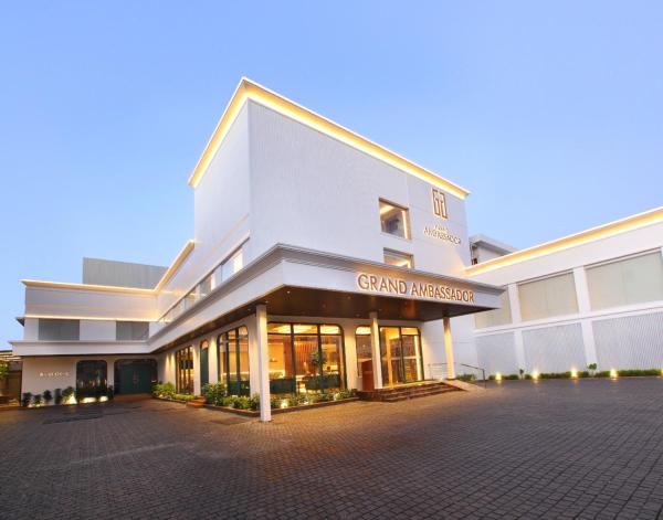 Auf dem Foto ist das Objekt THE GRAND AMBASSADOR HOTEL in der Stadt Kottayam zu sehen.