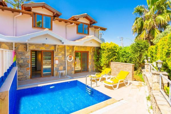 写真にはダルヤン市にあるVilla Aysel Paradiseが写っています。