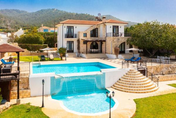 Villa Minoas, Argaka