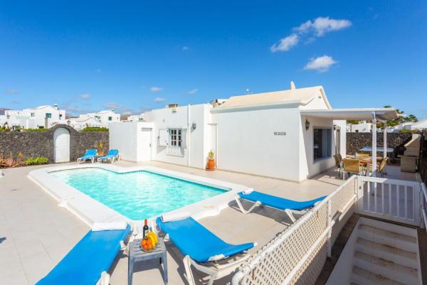 Na zdjęciu widoczny jest obiekt Villa Zoe położony w mieście Los Pocillos.