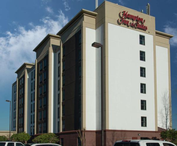 Na foto é possível ver o objeto Hampton Inn & Suites Jackson Coliseum localizado na cidade de Jackson.