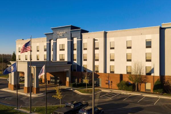Na fotografii je vidět objekt Hampton Inn Gretna - Smith Mountain Lake nacházející se ve městě Chatham.