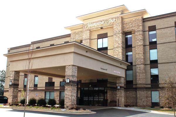 Na fotografii je vidět objekt Hampton Inn Forsyth nacházející se ve městě Barnesville.