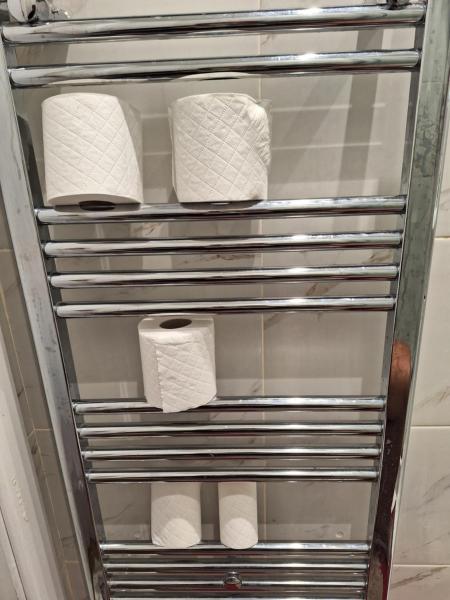 Φωτογραφία 6: Self-contained flat on the 2nd floor you will share with one other guest, in a family house 2 minutes walk from TUFNELL PARK STATION 2nd floor with stairs