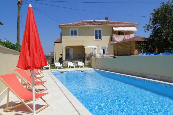 På billedet ses objektet Apartments Villa Ela beliggende i byen Umag.