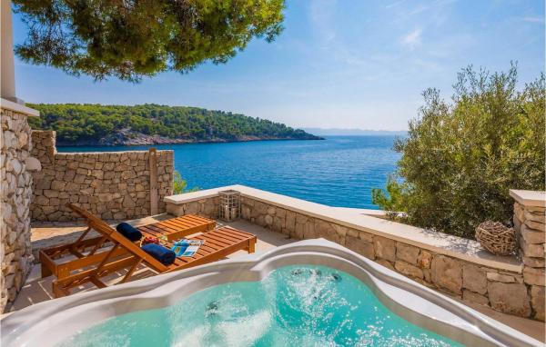 A la foto es mostra l'objecte Villa Al Mare situat a la ciutat de Milna.