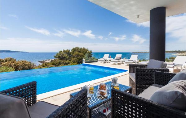 På billedet ses objektet Villa Jasmina beliggende i byen Otočić Ošjak.