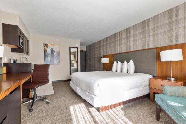 King Room with Kitchenette — 28 m² - DoubleTree by Hilton Hotel Park City - The Yarrow