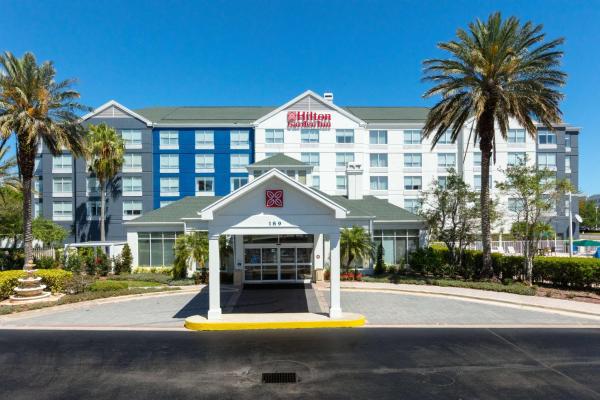 Na fotografii je vidět objekt Hilton Garden Inn Daytona Beach Airport nacházející se ve městě Daytona Beach.