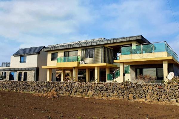 A la foto es mostra l'objecte Mirine Jeju situat a la ciutat de Sindo-ri.