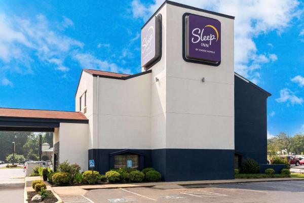 Na fotografii je vidět objekt Sleep Inn Spartanburg Southwest nacházející se ve městě Moore.