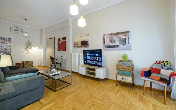 Cosy 2BR flat near Ampelokipoi station & hospitals, Atenas