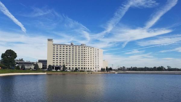 The photo shows the Hilton Philadelphia City Avenue located in the city of Bala.