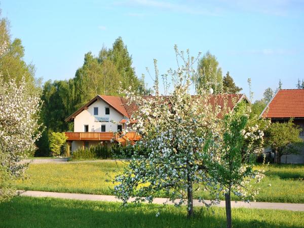 На фото показан объект Birkenhof, расположенный в городе Brünning.