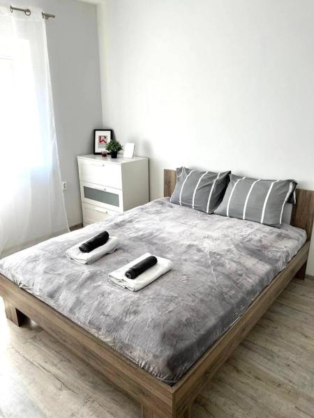 Apartment Solidarności, Metro, Wi-Fi, TV, YouTube - by HIK Apartments, Warsaw