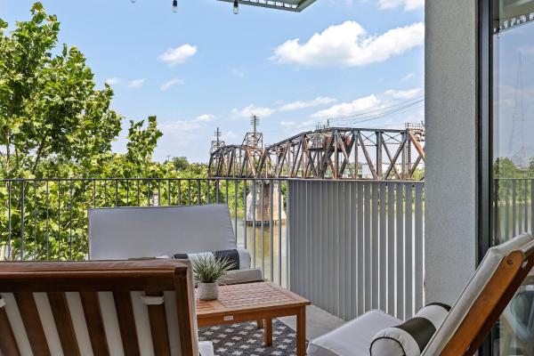 River View 2-bedroom Apartment With Free Garage Parking - Nashville, TN