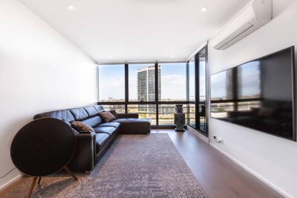 A la foto es mostra l'objecte On the River - A Resort-style Retreat in Docklands situat a la ciutat de Melbourne.