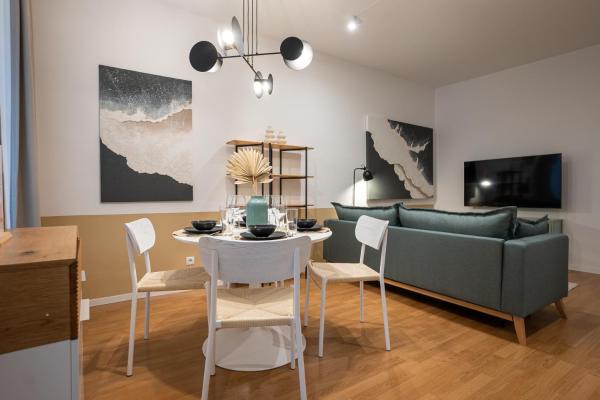 42 m2 central bright apartment with a terrace, Vienna