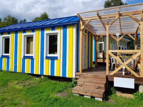 Na foto é possível ver o objeto Camping Fluffy Horns - Kempings Pūkainie Ragi localizado na cidade de Plieņciems.