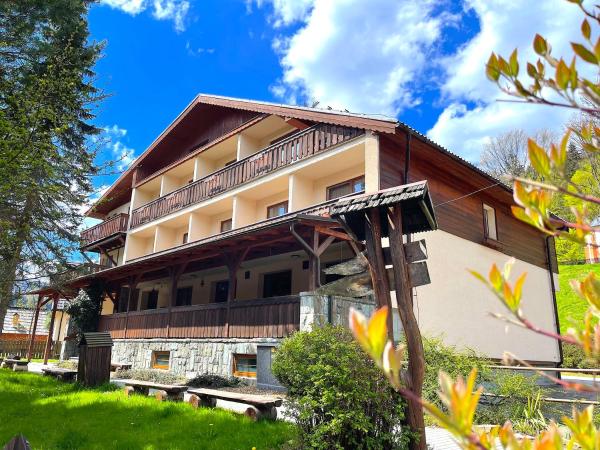 Na fotografii je vidět objekt Hotel U STUDÁNKY nacházející se ve městě Jablunkov.