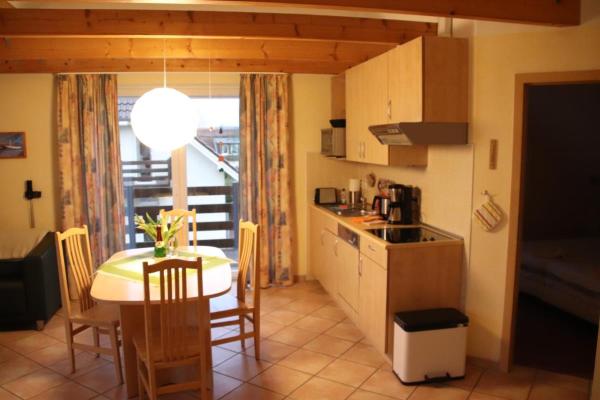A la foto es mostra l'objecte 4 Sterne Apartment Greifswalder Oie mit Balkon situat a la ciutat de Lobbe.