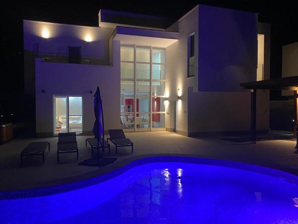 Na zdjęciu widoczny jest obiekt Villa Alana GANZE VILLA - POOL - SAUNA - JACUZZI 200m2 położony w mieście Grižane.