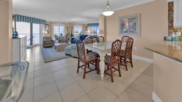 Inlet Reef 215 Spacious Condo With Complimentary Seasonal Beach Service And Great Water Views - Destin, FL
