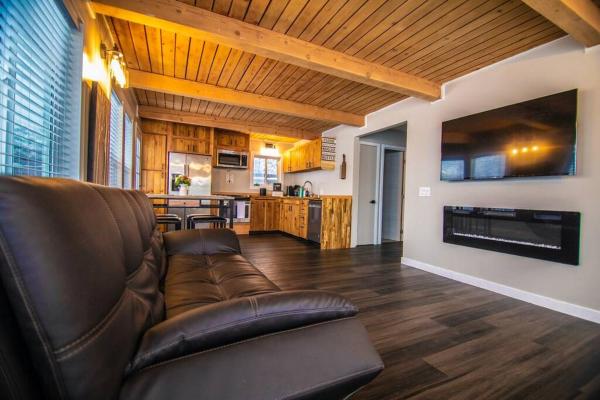 En la foto se muestra el objeto Cozy 3B with Yard 2 min to Downtown ubicado en la ciudad de Anchorage.