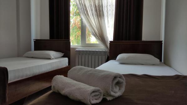 På billedet ses objektet Safiya hostel beliggende i byen Urgentj.
