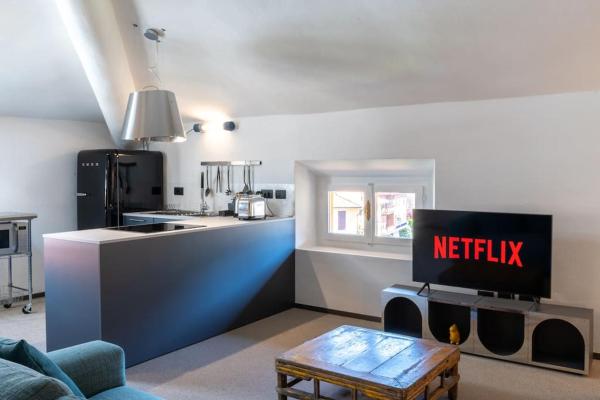 Na fotografii je vidět objekt Casa Cometa Designer Attic Menaggio nacházející se ve městě Menaggio.