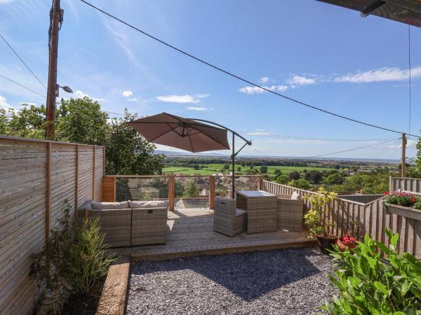A la foto es mostra l'objecte Aster Cottage situat a la ciutat de Cwm.