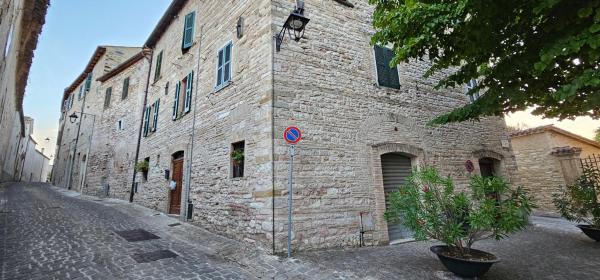 Na fotografii je vidět objekt La casa di Francesco nacházející se ve městě Sassoferrato.