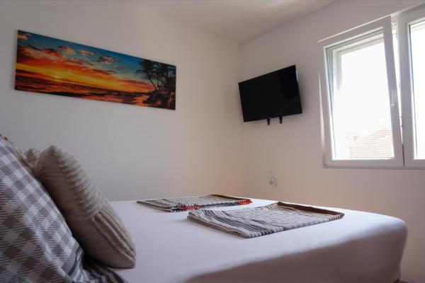 A la foto es mostra l'objecte Apartmani Skledar situat a la ciutat de Vodice.