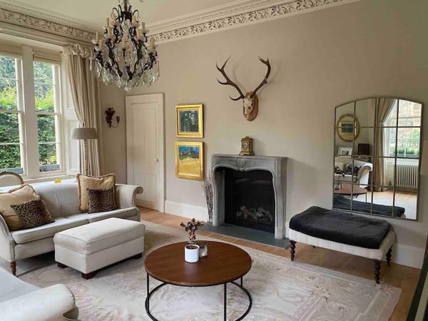 Home of Joy - 3 bedroom home with private garden, Glasgow