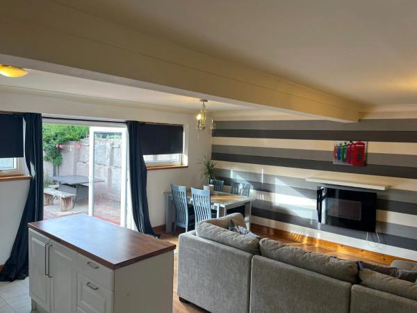 Na fotografii je vidět objekt Elegant 2 Bedroom Chalet nacházející se ve městě Edinburgh.