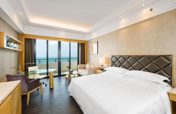 Deluxe Ocean View Room,Guest room, 1 King, Ocean view, Balcony — 43 m² - Four Points by Sheraton Hainan, Sanya