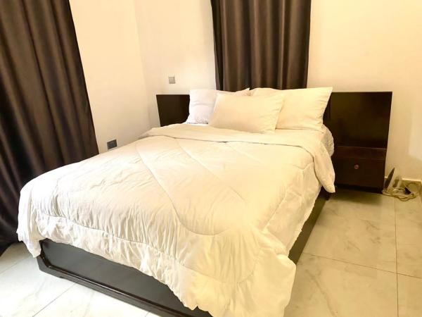 A la foto es mostra l'objecte SAFARI LAKE VIEW SUITES, KITENDE situat a la ciutat de Entebbe.