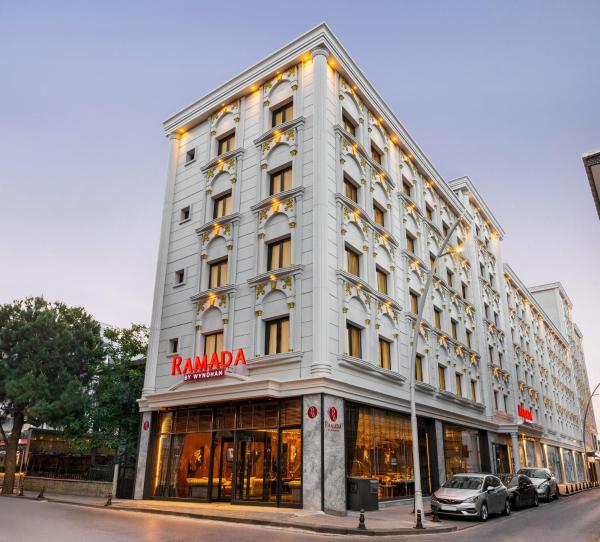 Na zdjęciu widoczny jest obiekt Ramada by Wyndham Istanbul Umraniye położony w mieście Umraniye.