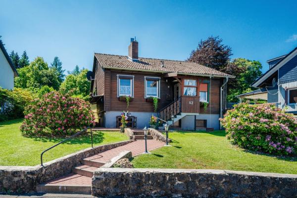 På billedet ses objektet Ferienhaus Peggy mit Klimaanlage in den Bergen beliggende i byen Walkenried.
