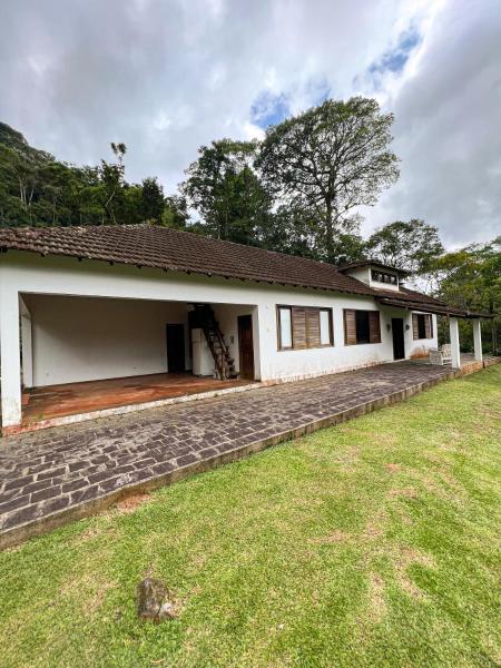 A la foto es mostra l'objecte Chale das hortensias situat a la ciutat de Petrópolis.