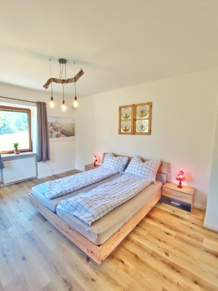 Nella foto è visibile l'oggetto Appartments am Waldbad - Unterm Nussbaum situato nella città di Rassing.