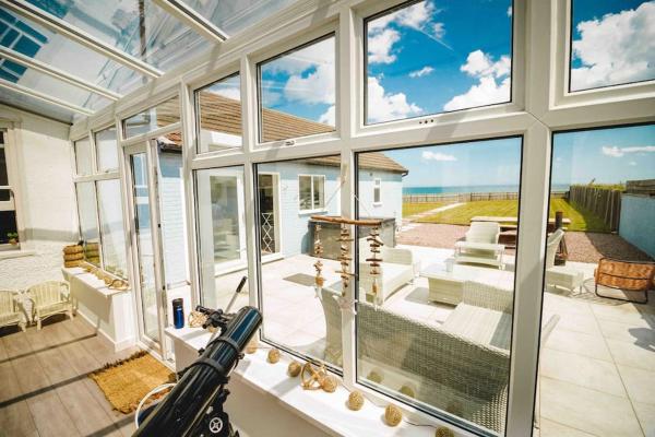 A la foto es mostra l'objecte Sea View Beachfront House situat a la ciutat de Walcott.