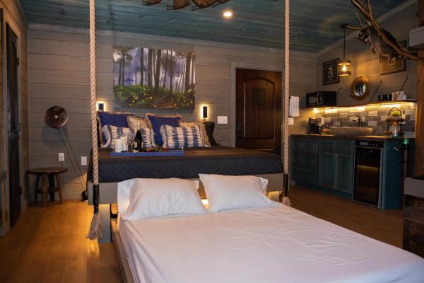 "Chasing Fireflies" Cozy Family Treehouse Retreat In The Smoky Mountains-just 10 Miles To Dollywood - Sevierville, TN