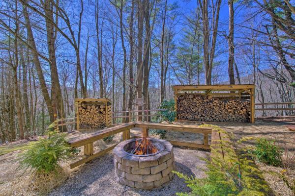 Foto 4: Fire Pit, Grill, and Views Cashiers Getaway!
