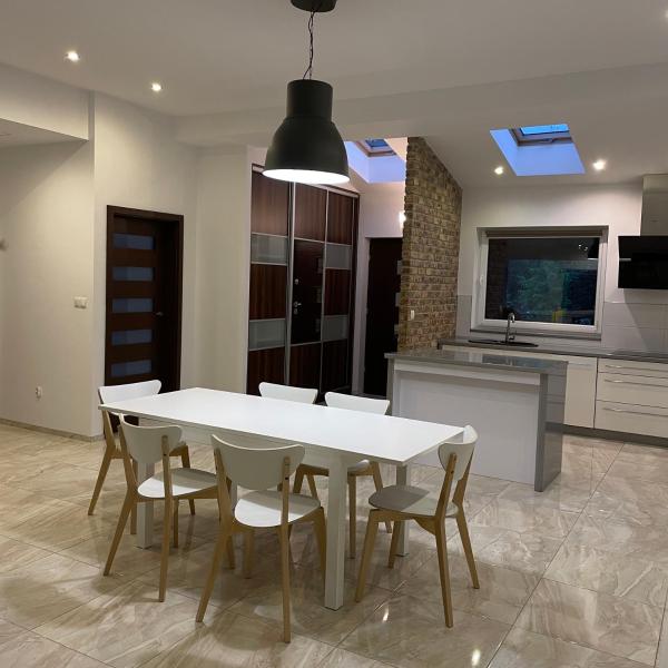 Nella foto è visibile l'oggetto Przestronny Apartament situato nella città di Dobroszów Mały.