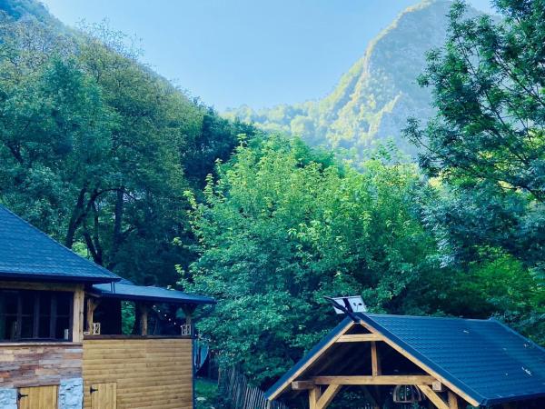 A la foto es mostra l'objecte BATS CAVE HUT - Transylvania - Hot-Tub - Sauna situat a la ciutat de Geogel.