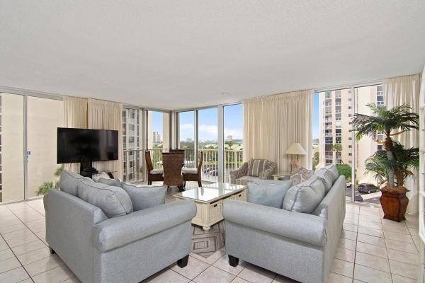 A la foto es mostra l'objecte 1056 Shoreline Towers Spacious & Charming Condo situat a la ciutat de Destin.